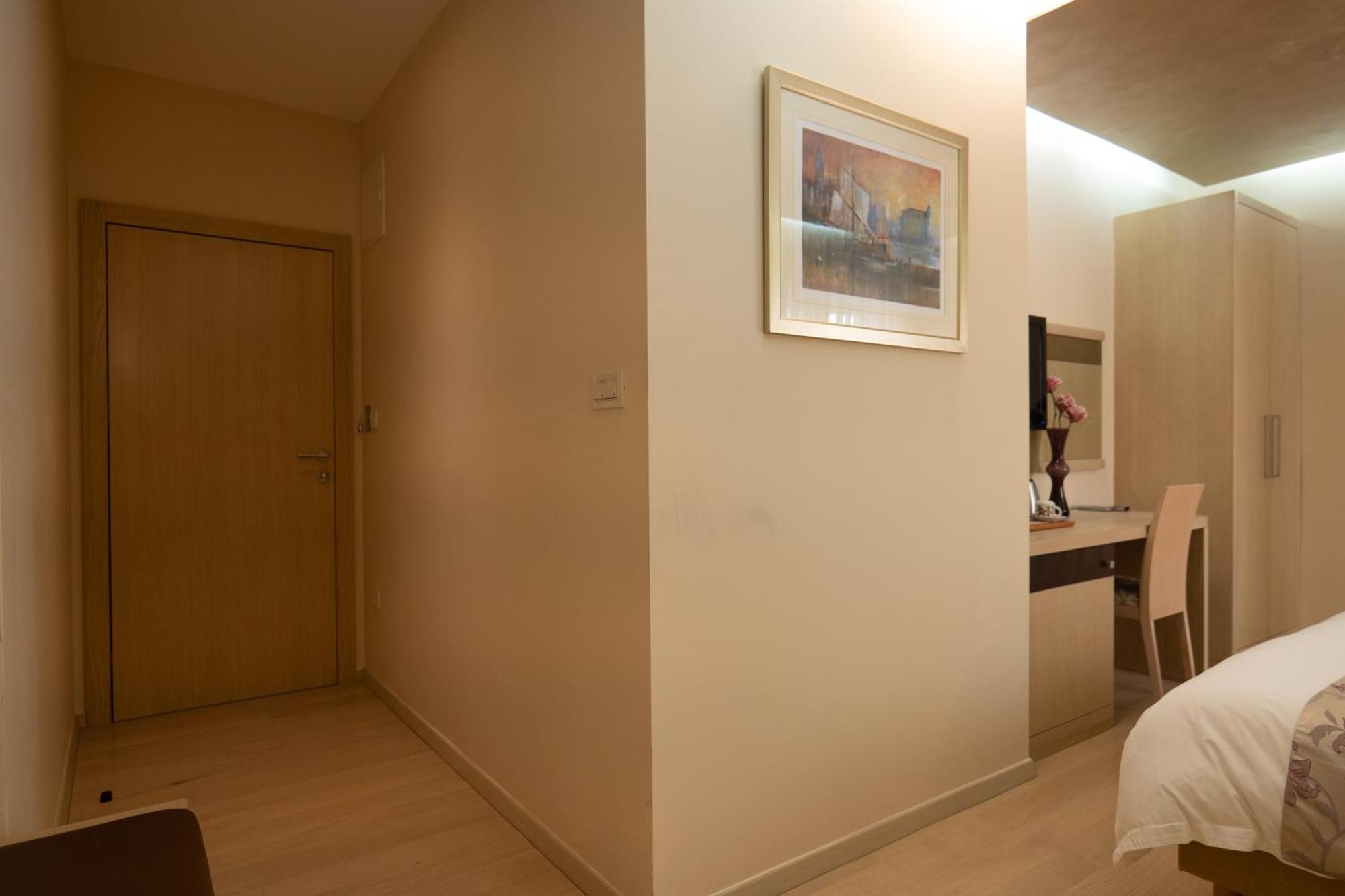 Bed & Breakfast Scallop Self Check-in 4*