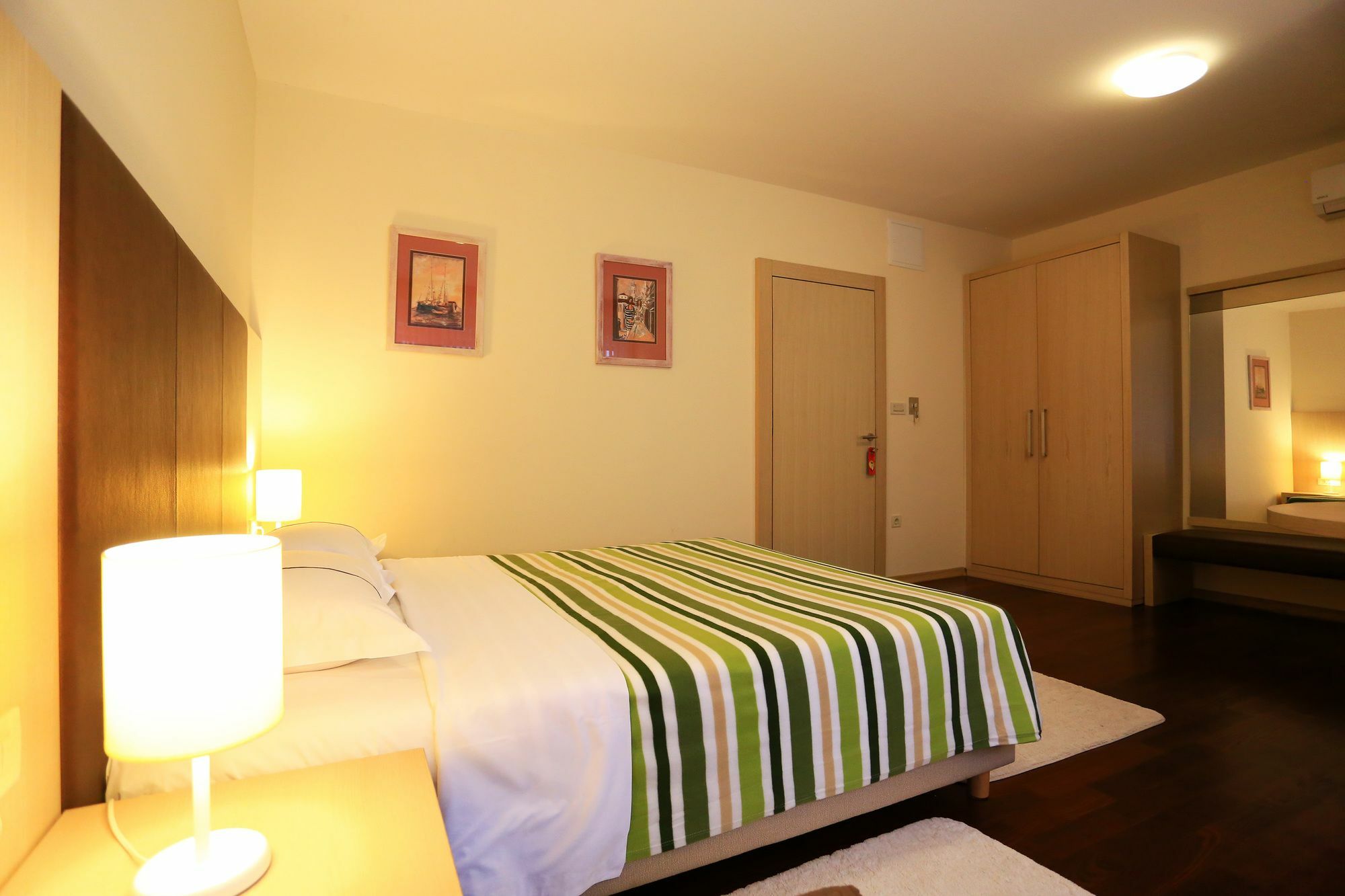 Bed & Breakfast Scallop Self Check-in Zadar